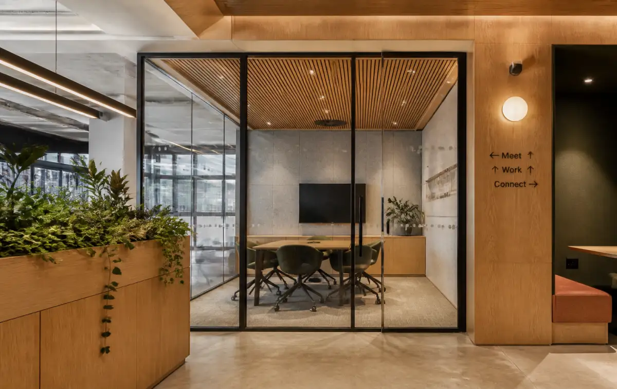 Workplace desking and collaboration zones
